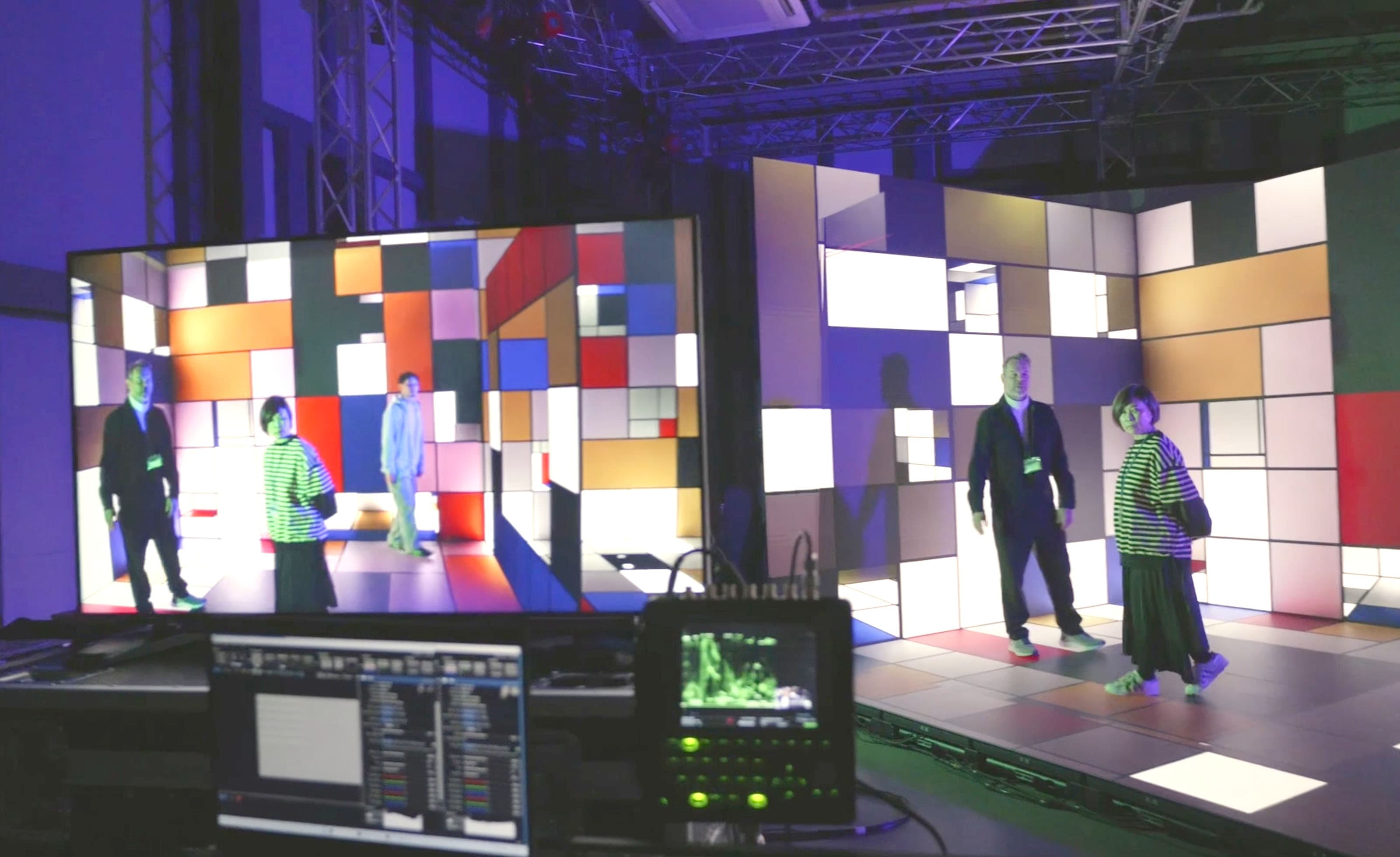 Standing at the center of the physical xR space, the visitor sees themselves on the LED screen, integrated into the virtual environment and surrounded by objects that do not exist in the real world